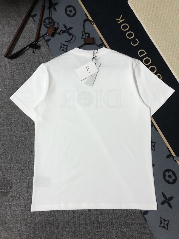 ブランドTシャツ着用イメージ